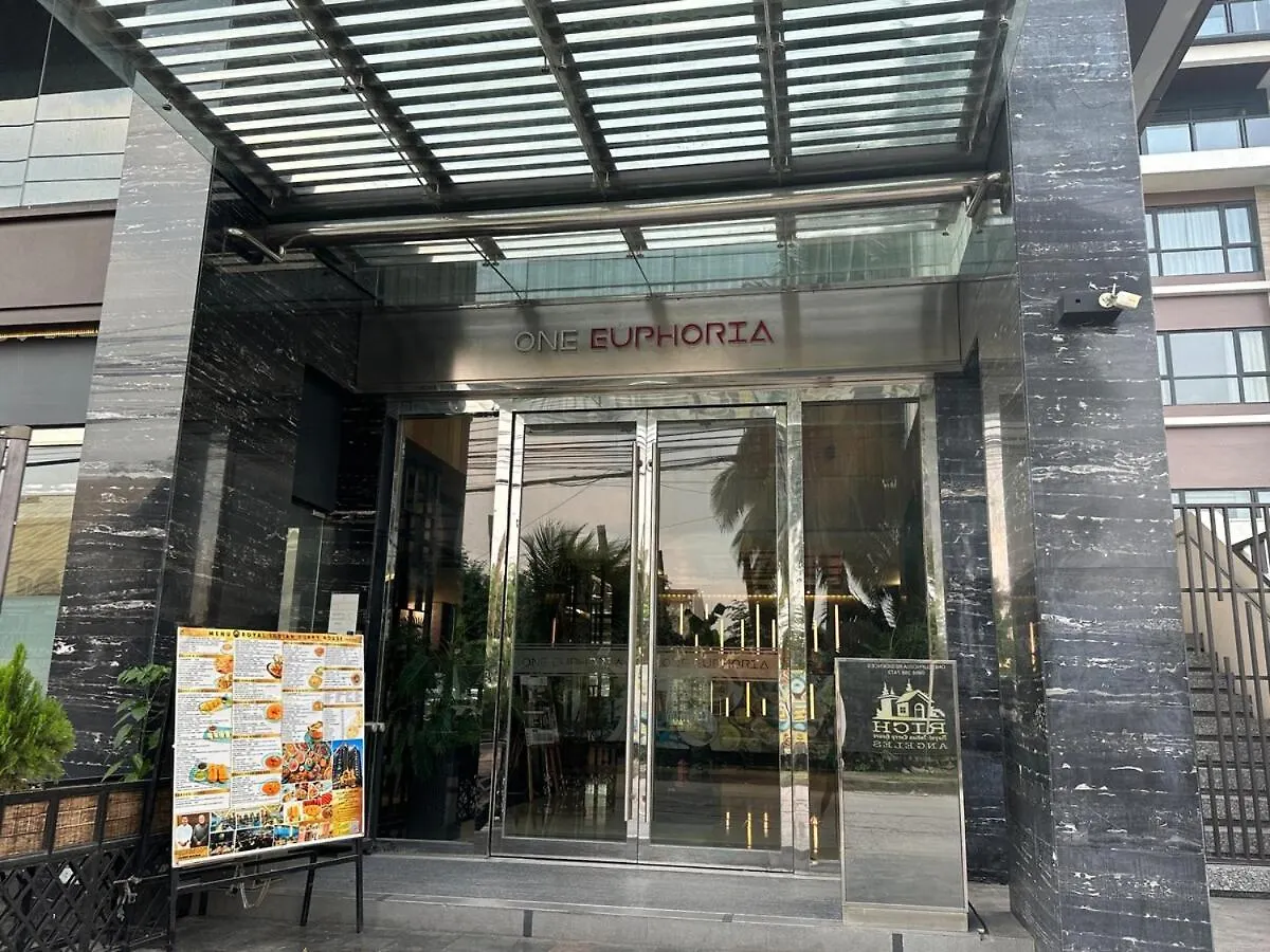 Centrally Located Premium Studio 앙헬레스 0*,  필리핀
